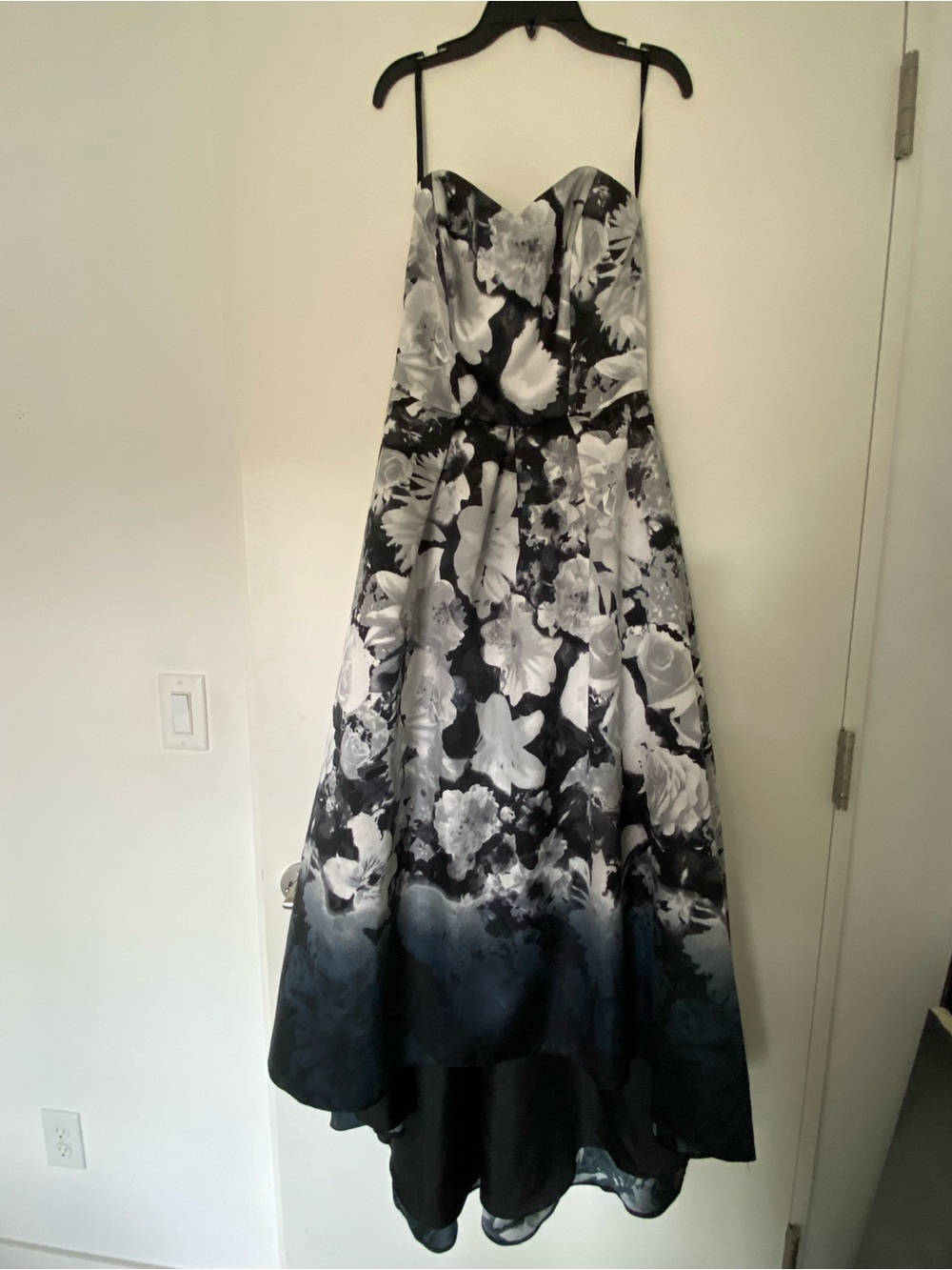 Black & White Floral High-Low Strapless Gown size 8 Prom